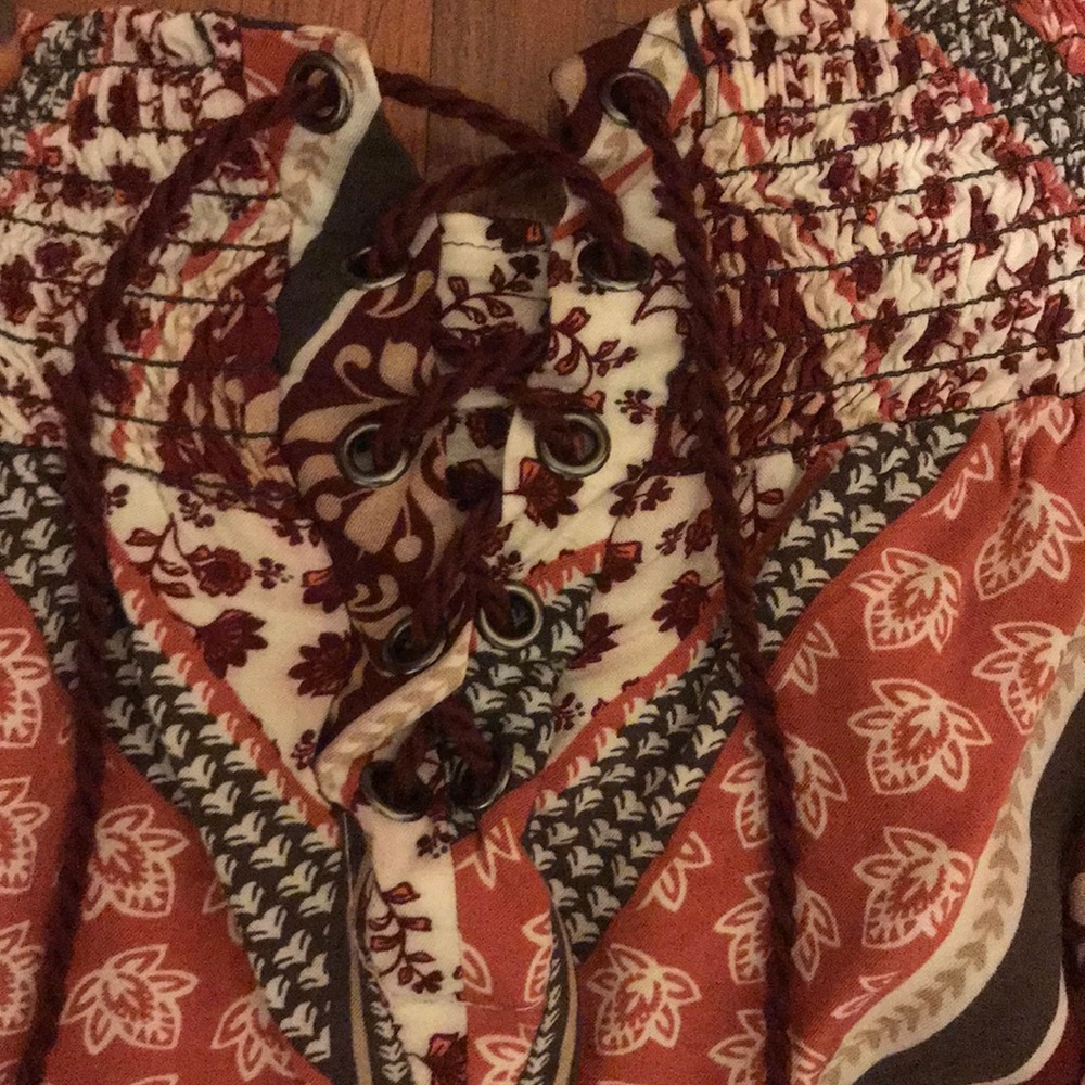 Off the Shoulder Pattern Top - Picture 2 of 3